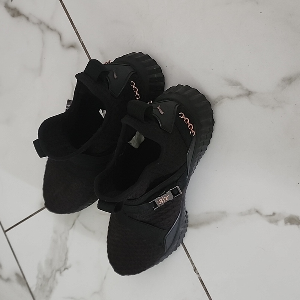 Sneakers - Picture 2 of 3